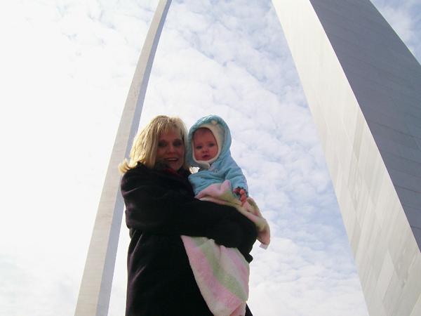 <st louis arch>